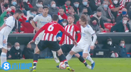 扎金花选座技巧：坐在“大户”的下家真的有优势吗？（扎金花选位攻略：坐在“大户”下家真能提高胜率吗？）